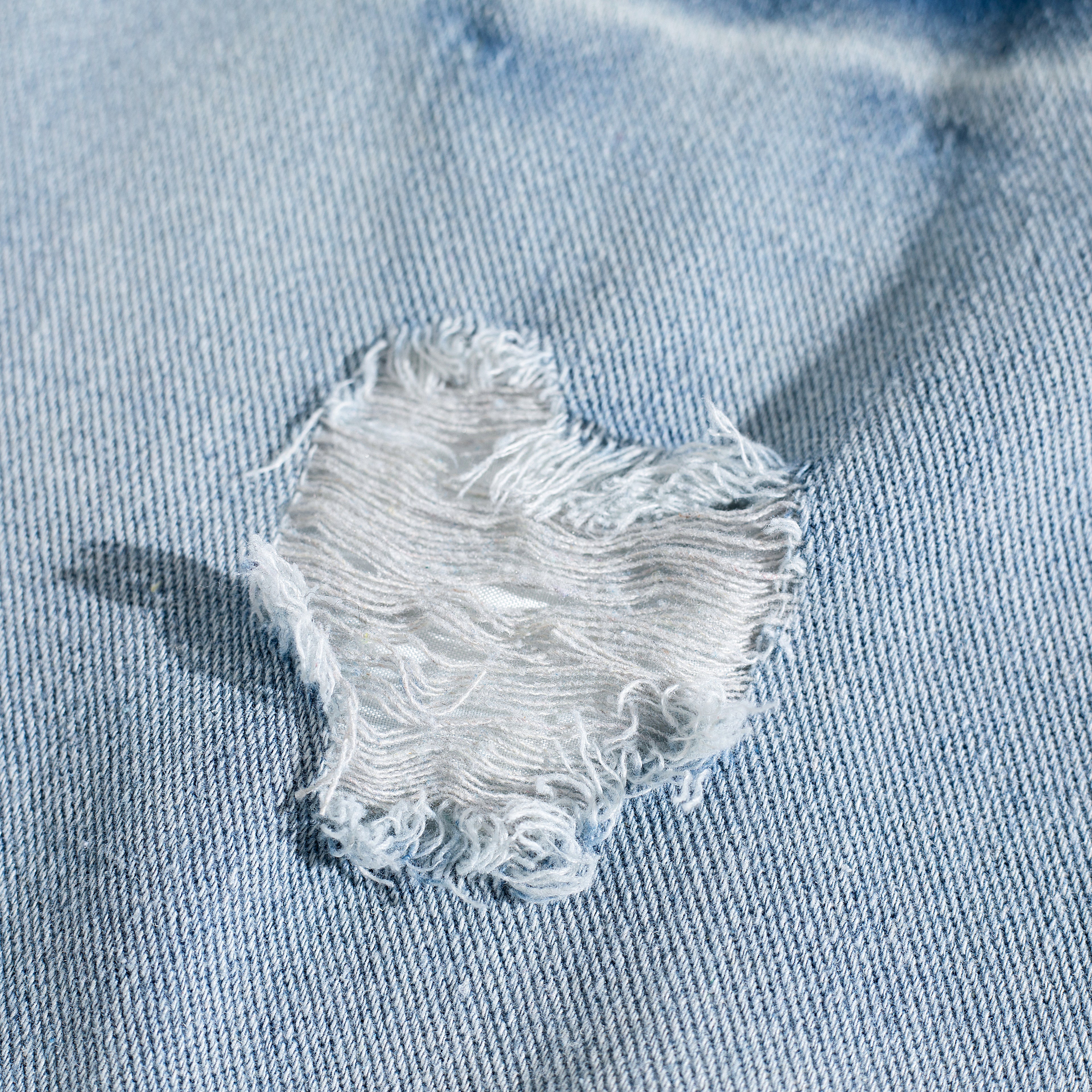 Light Wash Brush Mark Ripped Curved Jeans