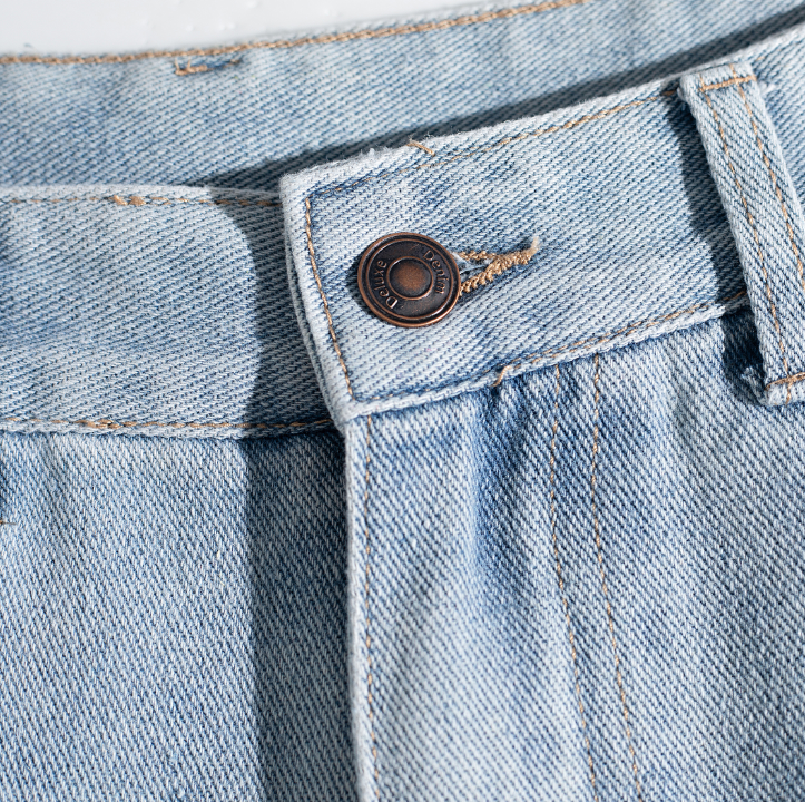 Light Wash Brush Mark Ripped Curved Jeans