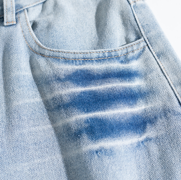 Front Brush Mark Baggy Curved Jeans