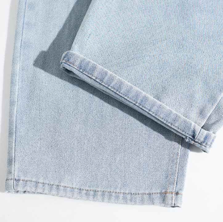 Front Brush Mark Baggy Curved Jeans